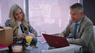  白虎嫩妹被哥哥爆肛 